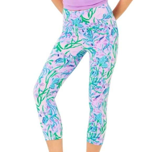 Lilly Pulitzer Secret Escape UPF 50+ Weekender 21" High-Rise Crop Leggings - Picture 1 of 12